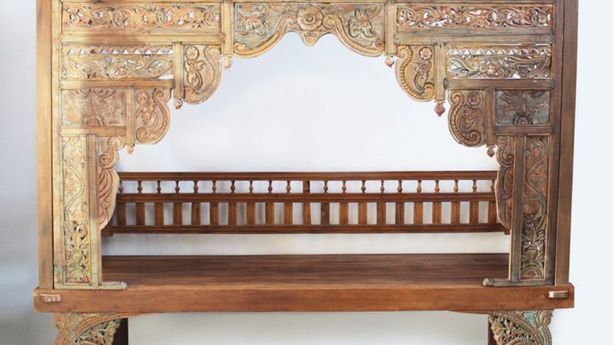 Original Balinese Carved Daybed Wedding Bed Beautifully Detailed Facade With Colonial Furniture Indonesia Colonial Furniture Colonial Furniture Colonial Furniture Manufacturer